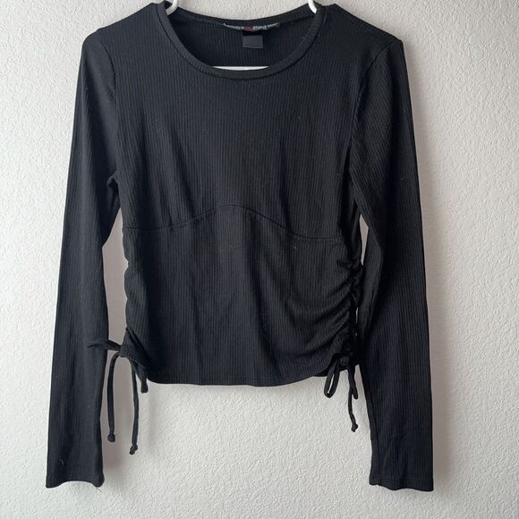 Polly Esther Medium Cropped Long Sleeve Ribbed Top Black - Picture 1 of 7